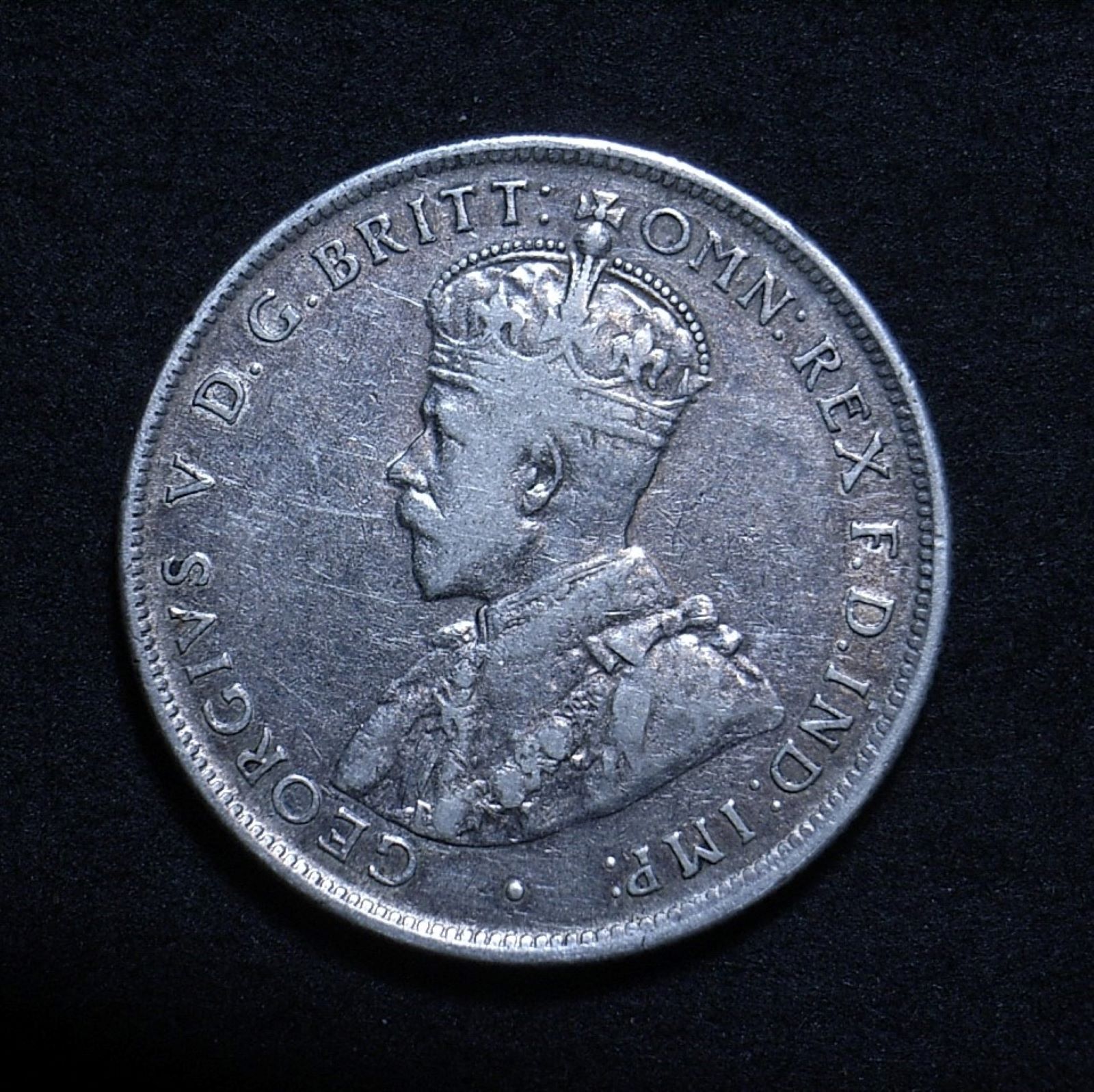 CClose up of Aussie 1916M florin obverse showing the coin's detail