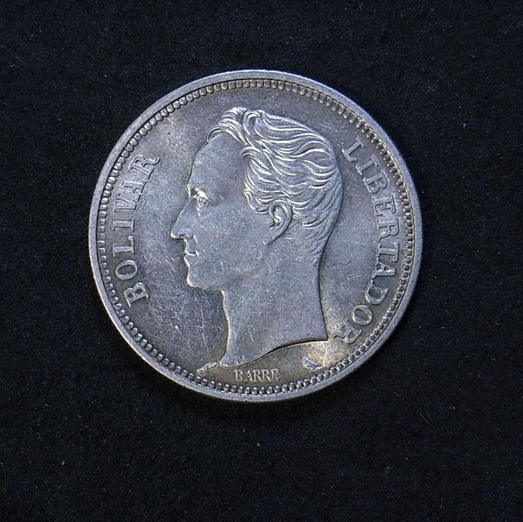 Close up Venezuela 2 Bolivars 1960 obverse showing detail
