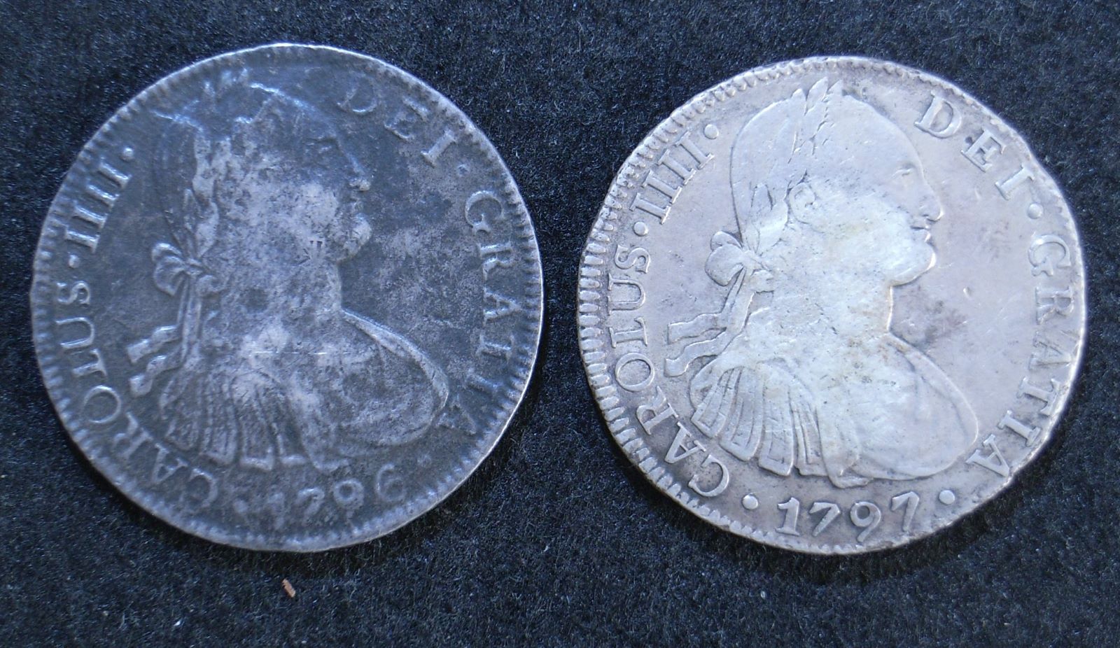 comparison close up fake vs real 8 Reales obverse