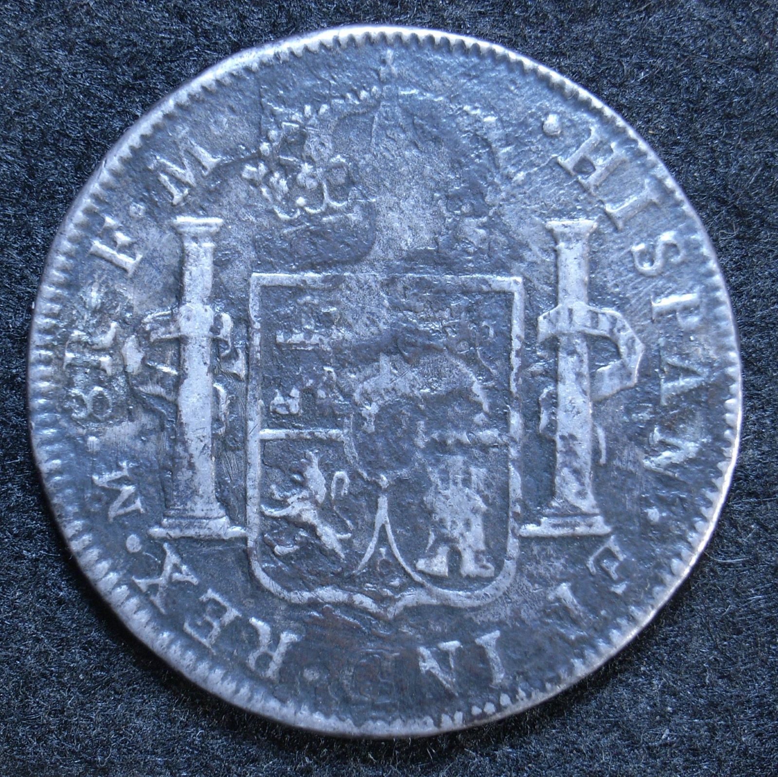 Close up fake spanish 8 Reales reverse