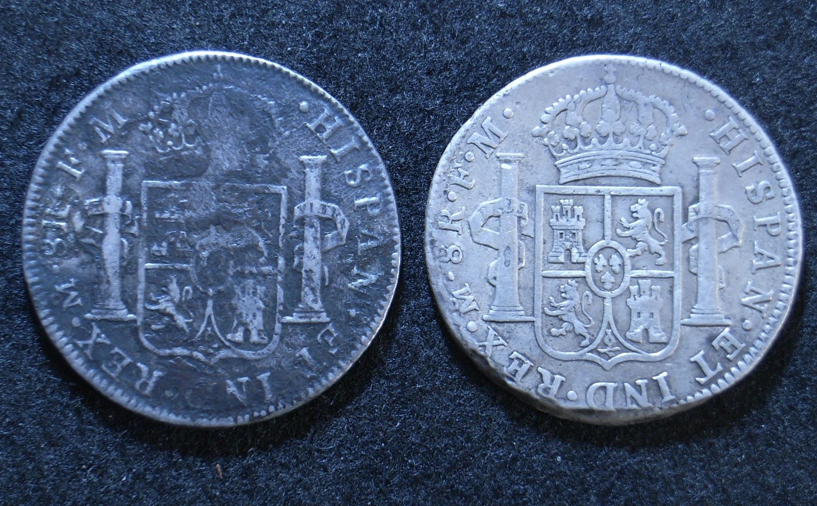 comparison close up fake vs real spanish 8 Reales reverse