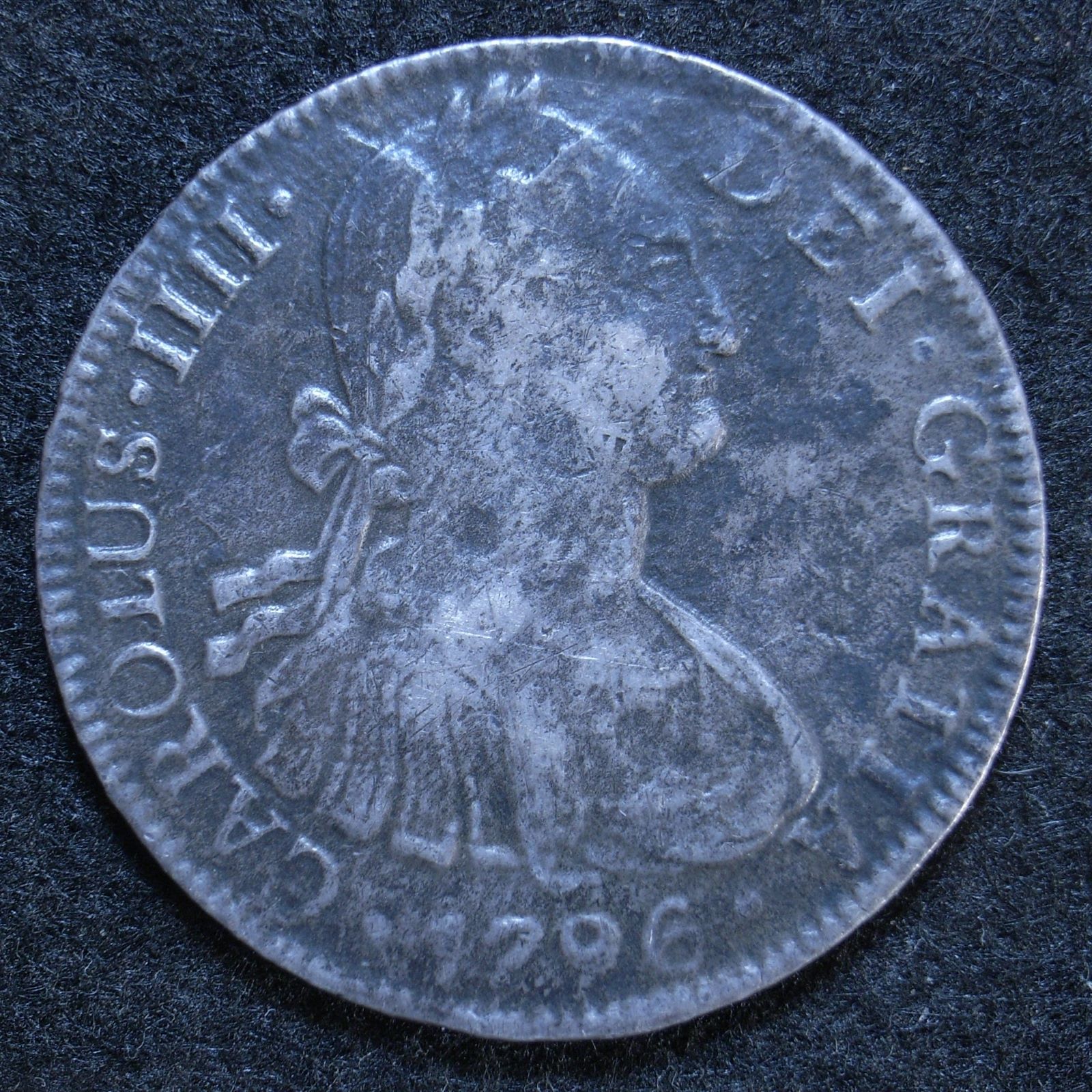 Close up fake spanish 8 Reales obverse